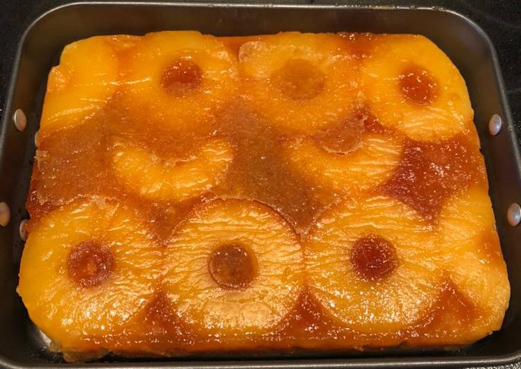 Bizcocho de piña al caramelo