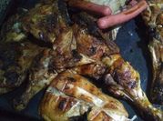 Una foto de carne de chancho y pollo