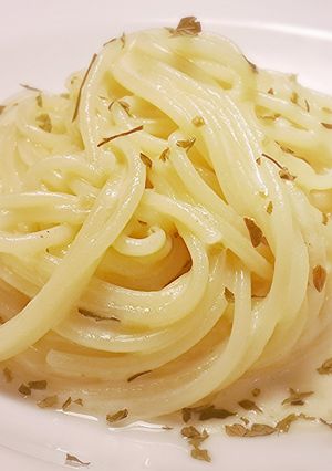 A picture of Spaghetti al fredo.
