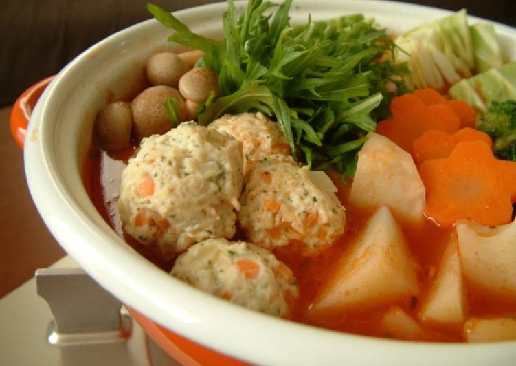 Easiest Way to Prepare Any-night-of-the-week Cheesy Chicken Meatballs in a Western-Style Hot Pot