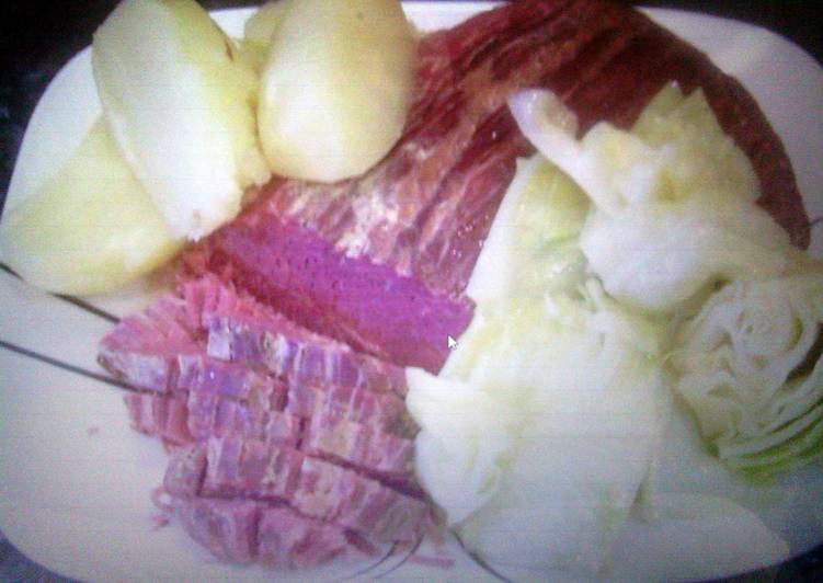Slow Cooker Recipes for Irish style corned beef and cabbage