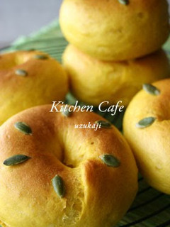 A picture of Kabocha Squash Bagels.
