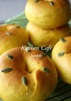 A picture of Kabocha Squash Bagels.