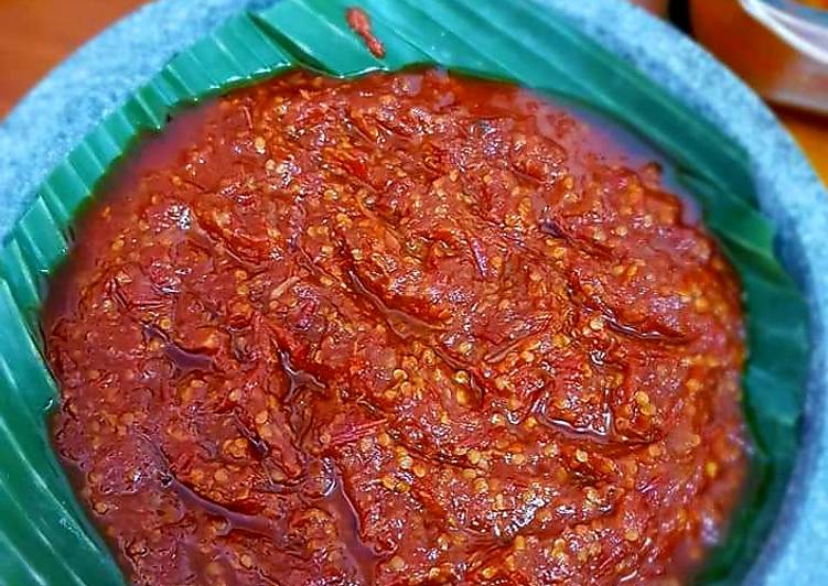 Steps to Make Homemade Chilli tomato shrimp paste sambal