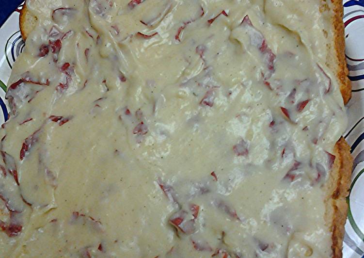 Simple Way to Make Quick S.O.S., creamed chipped beef on toast