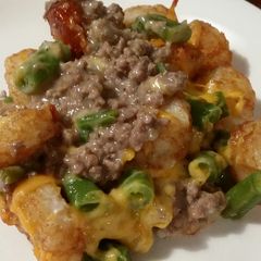 A picture of Hamburger tater tot cassarole.