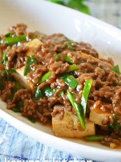 A picture of Sukiyaki-style Stewed Ground Meat and Tofu.