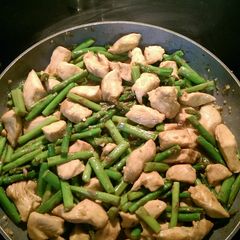 A picture of Chicken asparagus lemon stir fry.