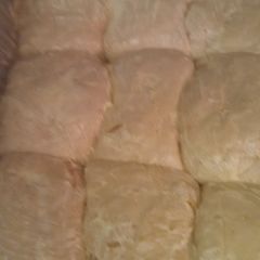 A picture of Sweet dinner rolls.