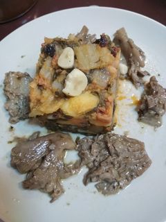 Una foto de Acelgas con picadillo soriano y setas confitadas