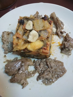 Una foto de Acelgas con picadillo soriano y setas confitadas