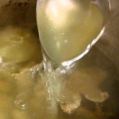 A picture of Pork Backbone Soup Stock.