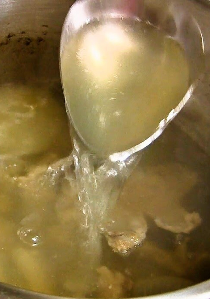 A picture of Pork Backbone Soup Stock.