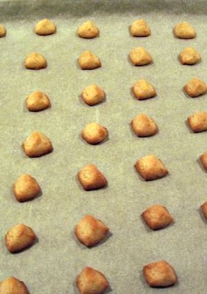 A picture of Danish Christmas biscuits (pebernødder).