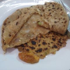 A picture of Aalu Paranttha (potato stuff brush fried bread).