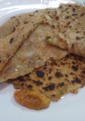 A picture of Aalu Paranttha (potato stuff brush fried bread).