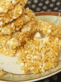 मखाने की चिक्की (Makhane ki chikki recipe in Hindi) रेसिपी मुख्य फोटो