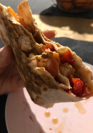 Zdjęcie przepisu 420kcal, 26B Kurczak z pomidorem wrap.