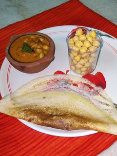 வெள்ளை சுண்டல் குருமா(white sundal kurma recipe in tamil) செய்முறை முக்கிய புகைப்படம்