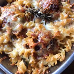 A picture of Cheesy Meatball and Pasta bake.