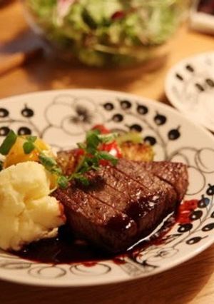 A picture of A French Restaurant's Steak Sauce.