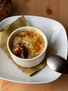 A picture of French Onion Soup.