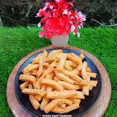 Maida Snacks (Mathri) A picture of Maida Snacks (Mathri).