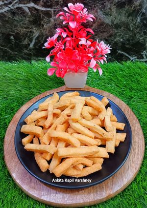 A picture of Maida Snacks (Mathri).