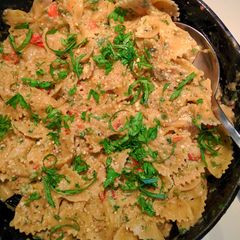A picture of Creamy basil sauce with bowties.