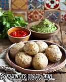 Papas arrugadas con mojo picón rojo y mojo verde