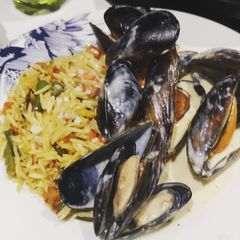 A picture of Creamy Garlic Mussels.