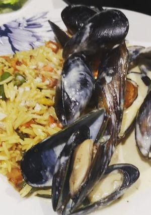 A picture of Creamy Garlic Mussels.