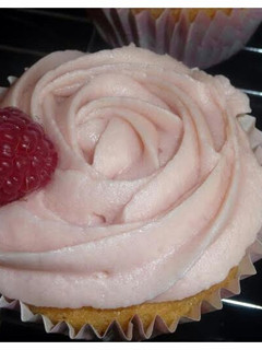 A picture of Almond and raspberry cupcakes.