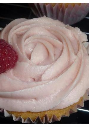 A picture of Almond and raspberry cupcakes.