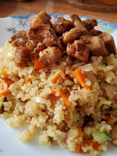 Una foto de Quinoa con Verduras y Pollo en Soja