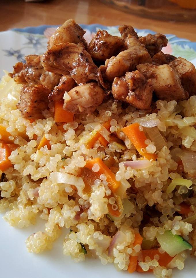 Una foto de Quinoa con Verduras y Pollo en Soja