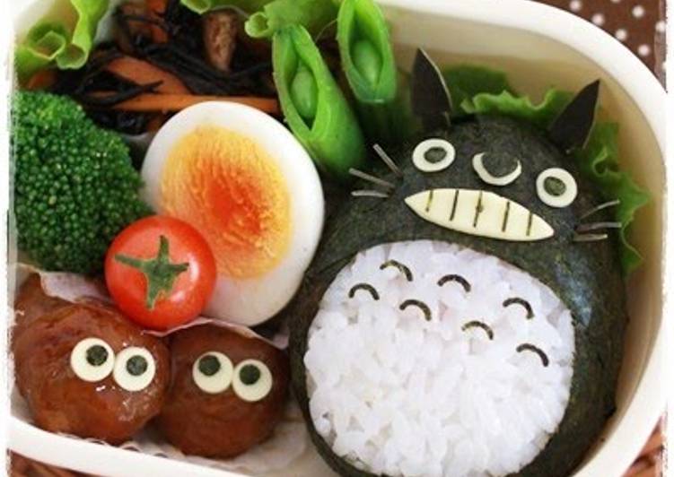 Steps to Make Yummy Easy and Cute Character Bento: Nori Totoro