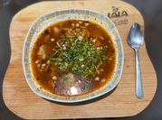 Una foto de desayuno con garbanzos