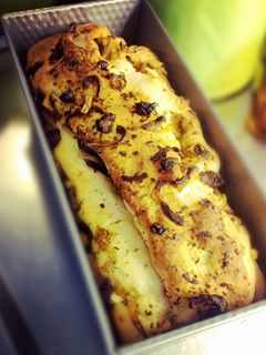 A picture of Spicy bread with onions & goat cheese..