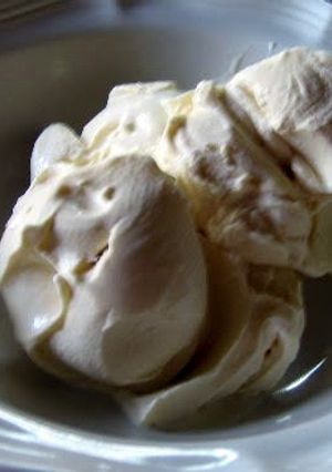 A picture of Easy vanilla ice cream.