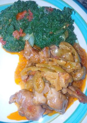 A picture of Chicken stew with pumpkin leaves.