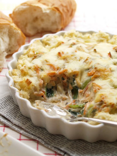 A picture of Japanese-style Salmon Gratin Baked in Mashed Potatoes.