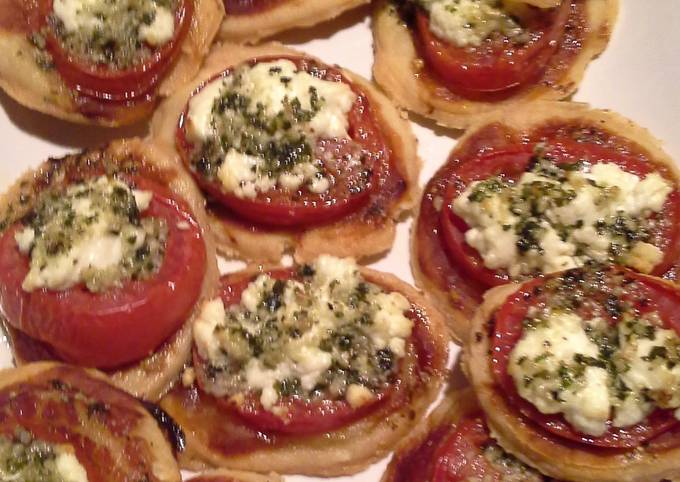 Tomato tart with goat cheese & pesto