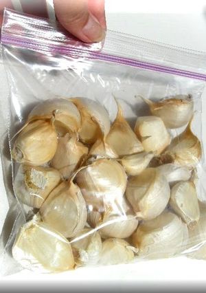A picture of How to Preserve Garlic in the Freezer.