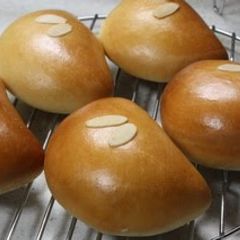 A picture of Delicious Cream Bread Rolls.
