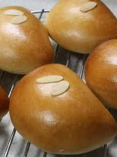 A picture of Delicious Cream Bread Rolls.