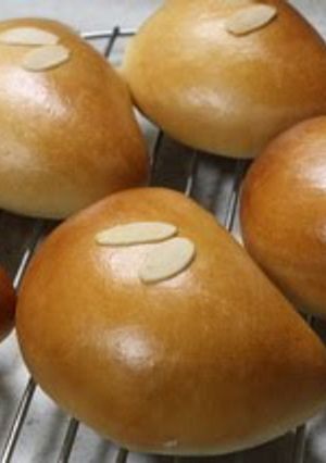 A picture of Delicious Cream Bread Rolls.