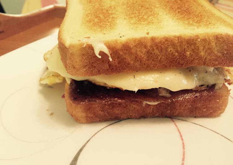 Simple Way to Make Super Quick Homemade Scrumptious Cheesesteak Egg And Cheese Sandwich