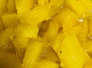Una foto de Salsa de piña en trozos