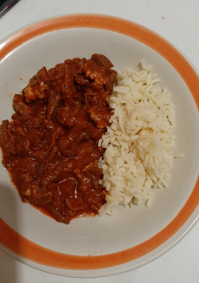 Una foto de Bistec en salsa de tomate guaje asado